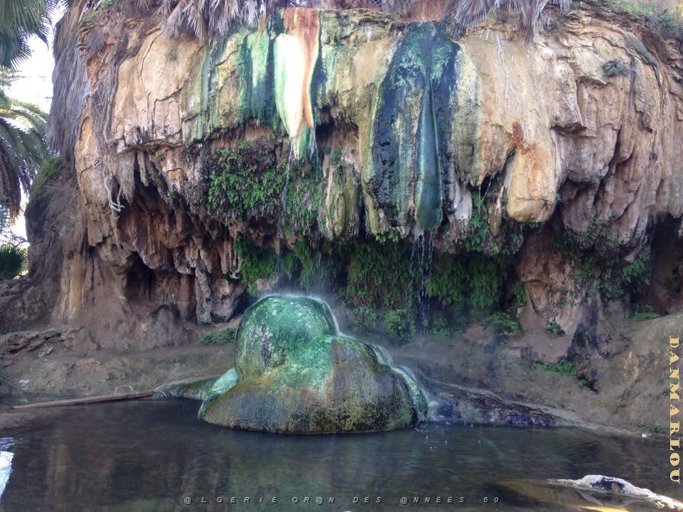 HAMMAM BOU HADJAR  (2) LA SOURCE DES EAUX THERMALES.jpg